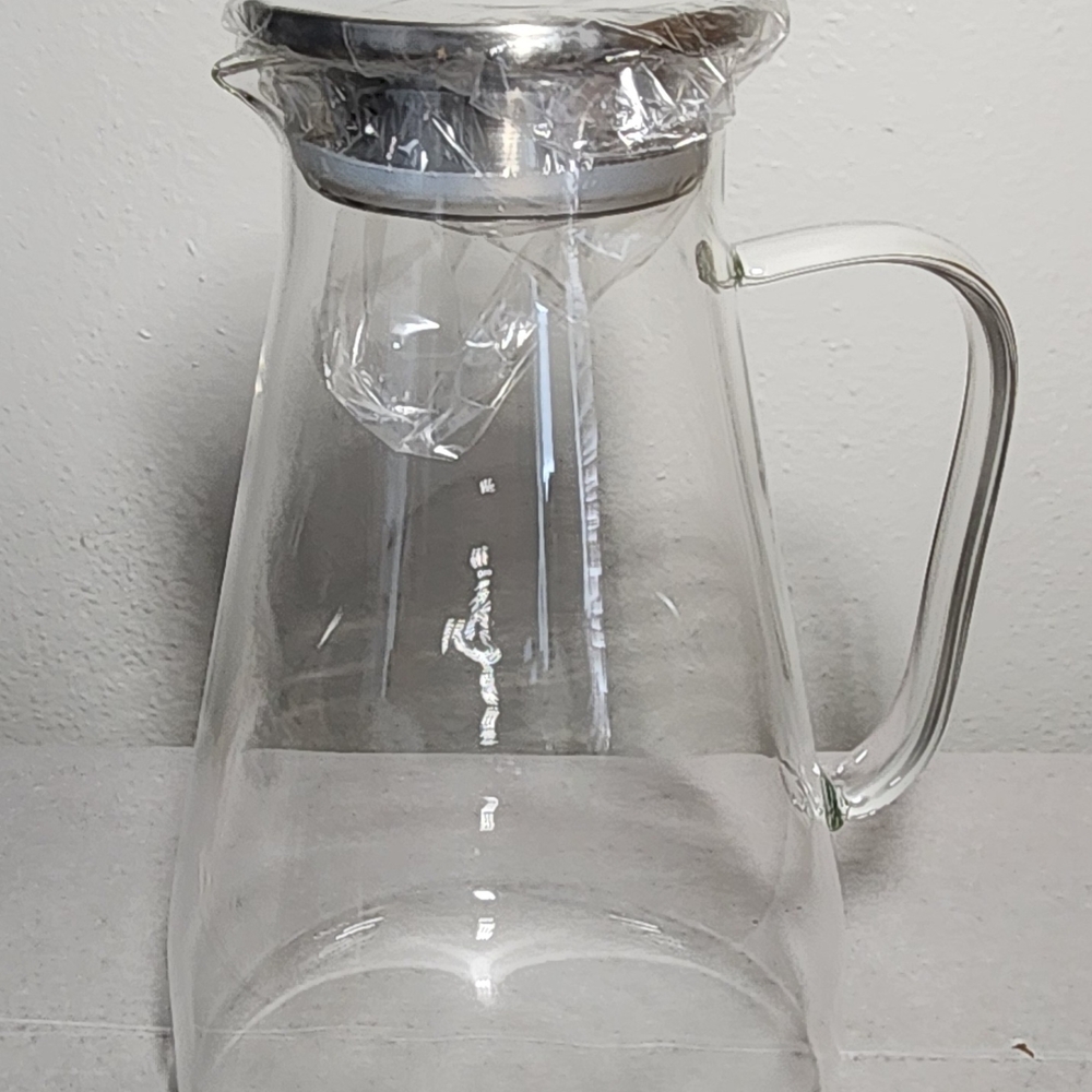 Stylish Glass Pitcher with Silver Lid - 68 Oz - Picture 15 of 16